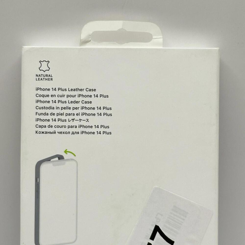 Apple Leather Case with MagSafe for iPhone 14 Plus - Midnight - Picture 3 of 4